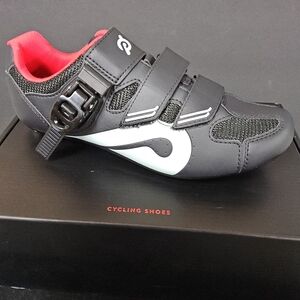 New In Box Peloton Cycling Shoes Womens